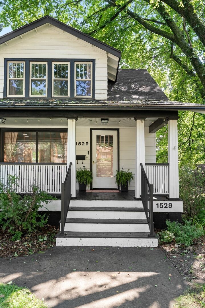 Property Photo: 1529 41st Street IA 50311