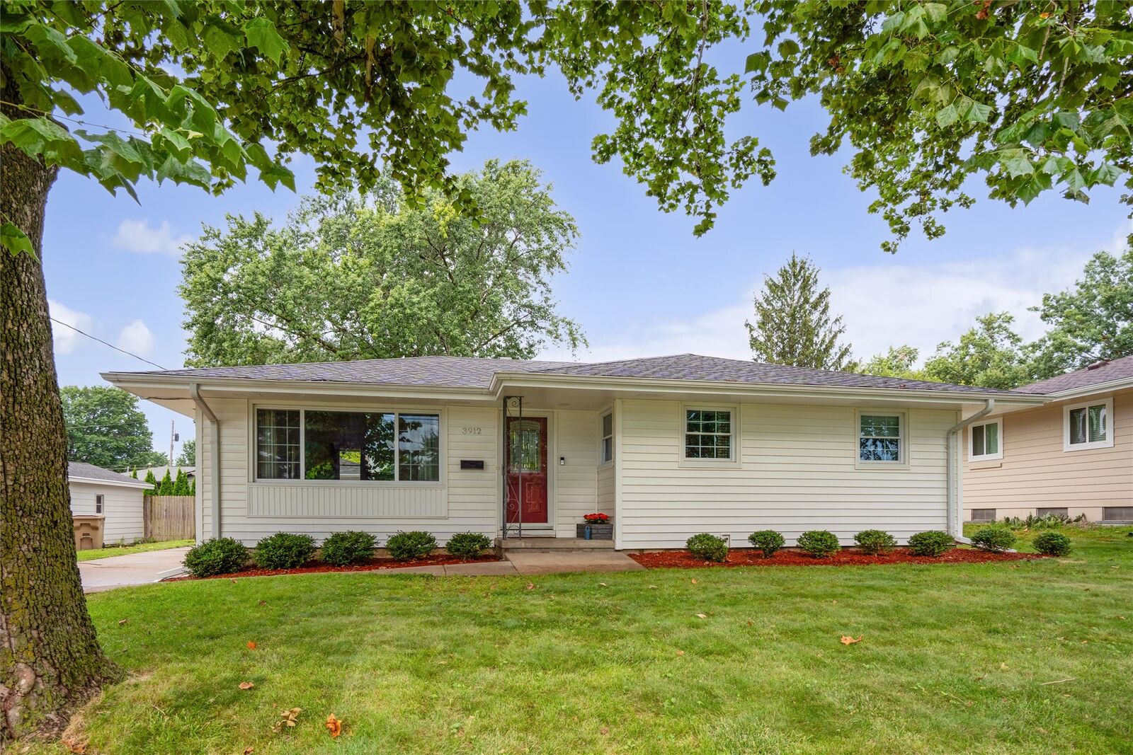 Property Photo: 3912 82nd Street IA 50322