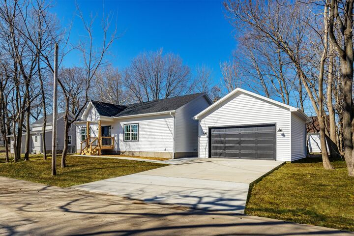 926 23rd Place  Des Moines IA 50312 photo