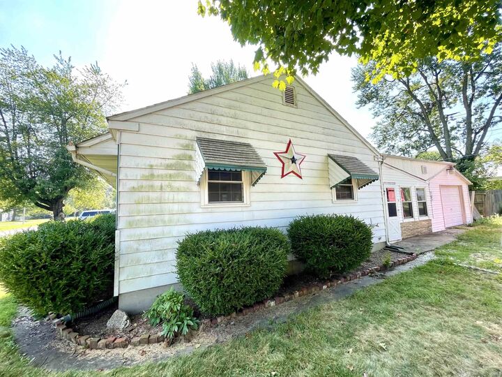 Property Photo:  1801 Ravenswood Drive  IN 47714 