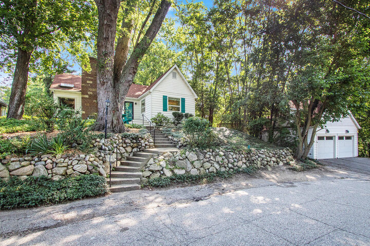 Property Photo: 89 East Court MI 49117