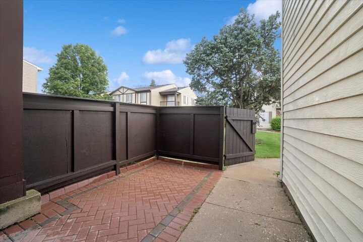 Property Photo:  8P S Fernwood Drive  IL 60440 