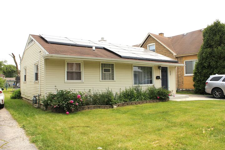 Property Photo:  4627 Custer Avenue  IL 60534 