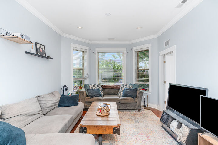 Property Photo:  2725 N Kedzie Avenue 2  IL 60647 