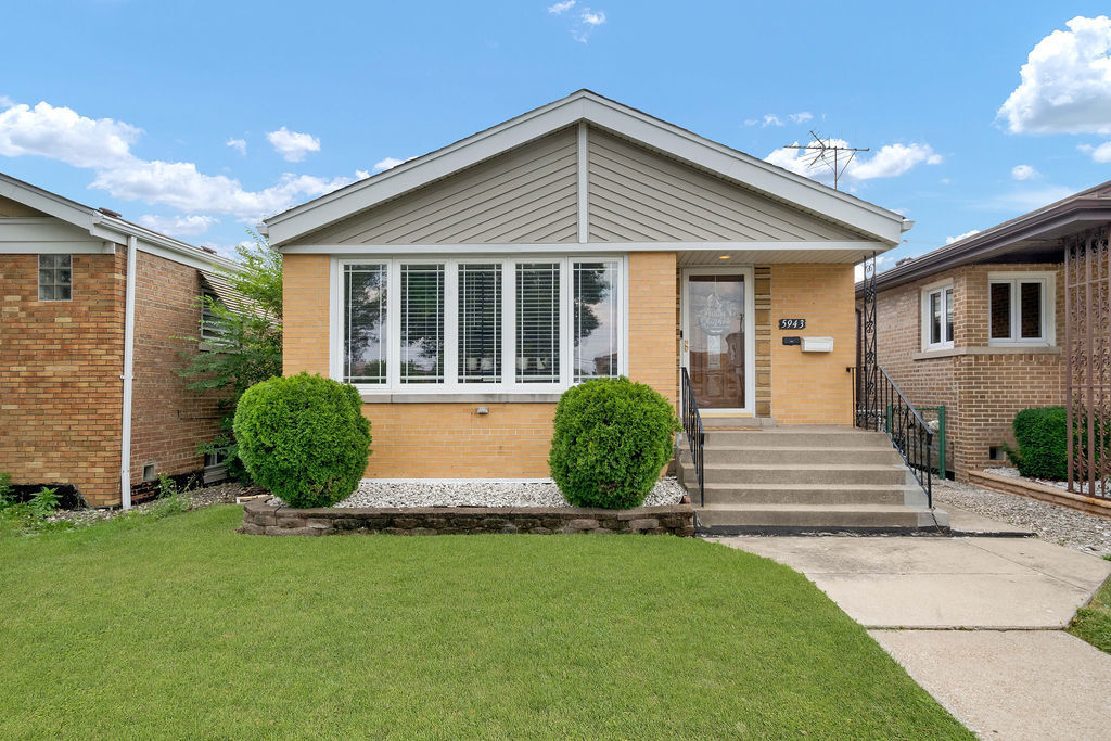 Property Photo:  5943 W 55th Street  IL 60638 