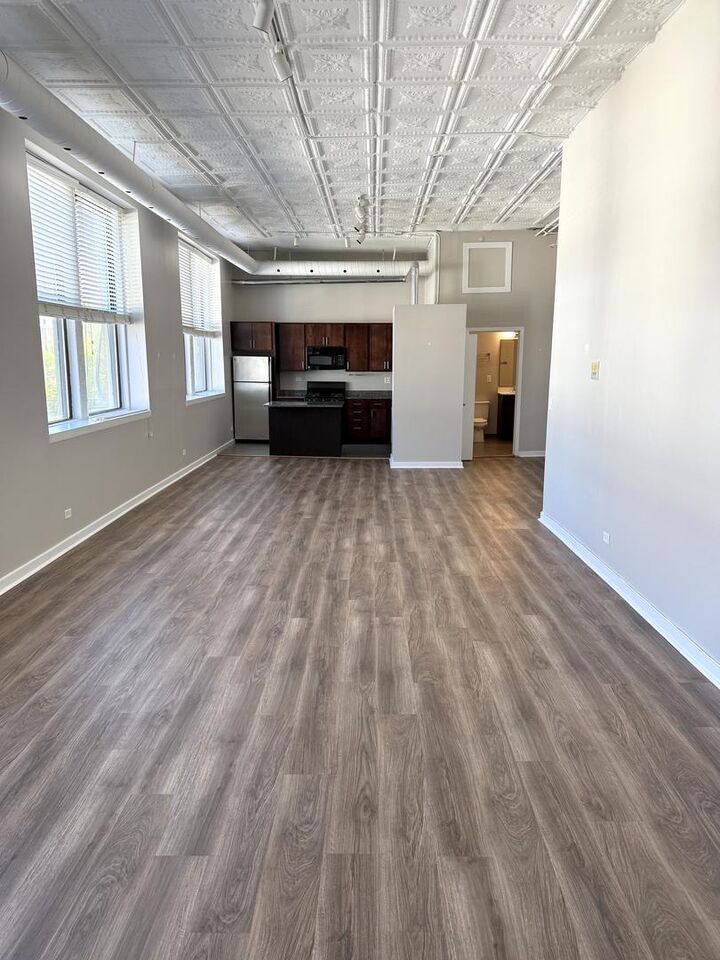 Property Photo: 1471 N Milwaukee Avenue 2R IL 60622