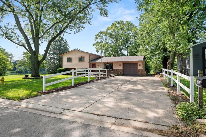 Property Photo:  101 Seabury Road  IL 60440 