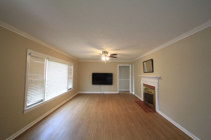 Property Photo: 608 Henley St TN 37355