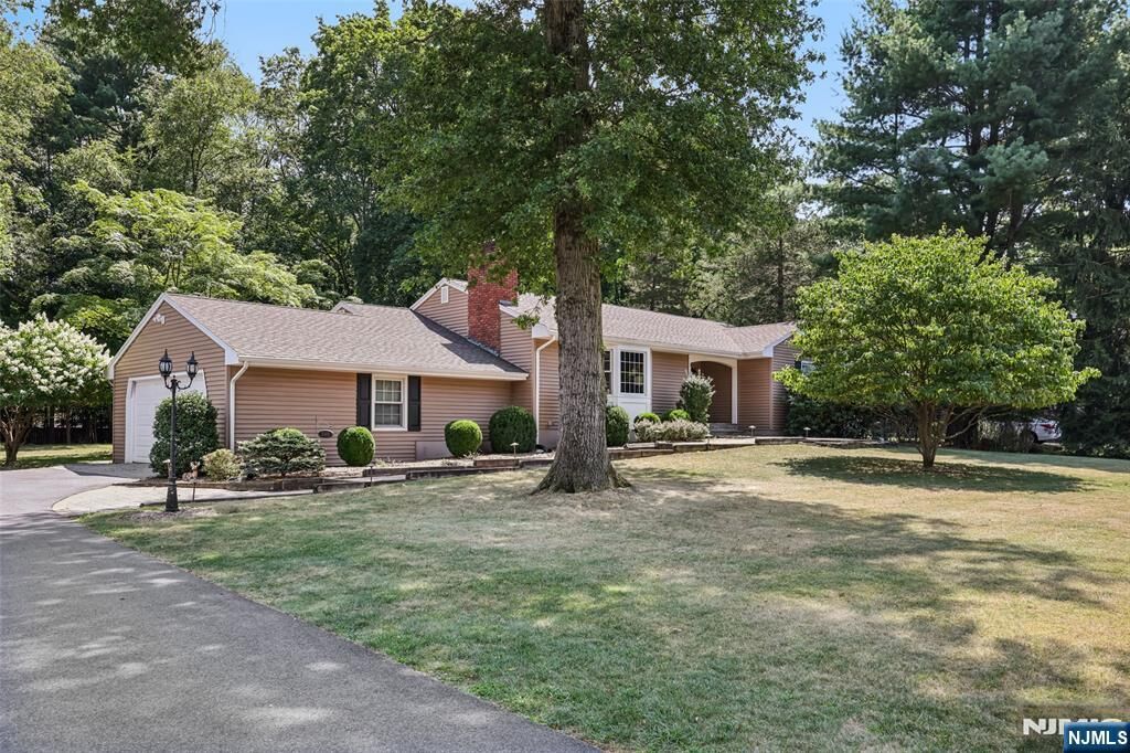 Property Photo:  398 S Central Avenue  NJ 07446 