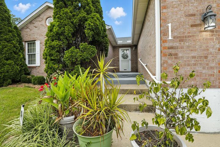 Property Photo: 1 Ridgeport Drive KY 41017
