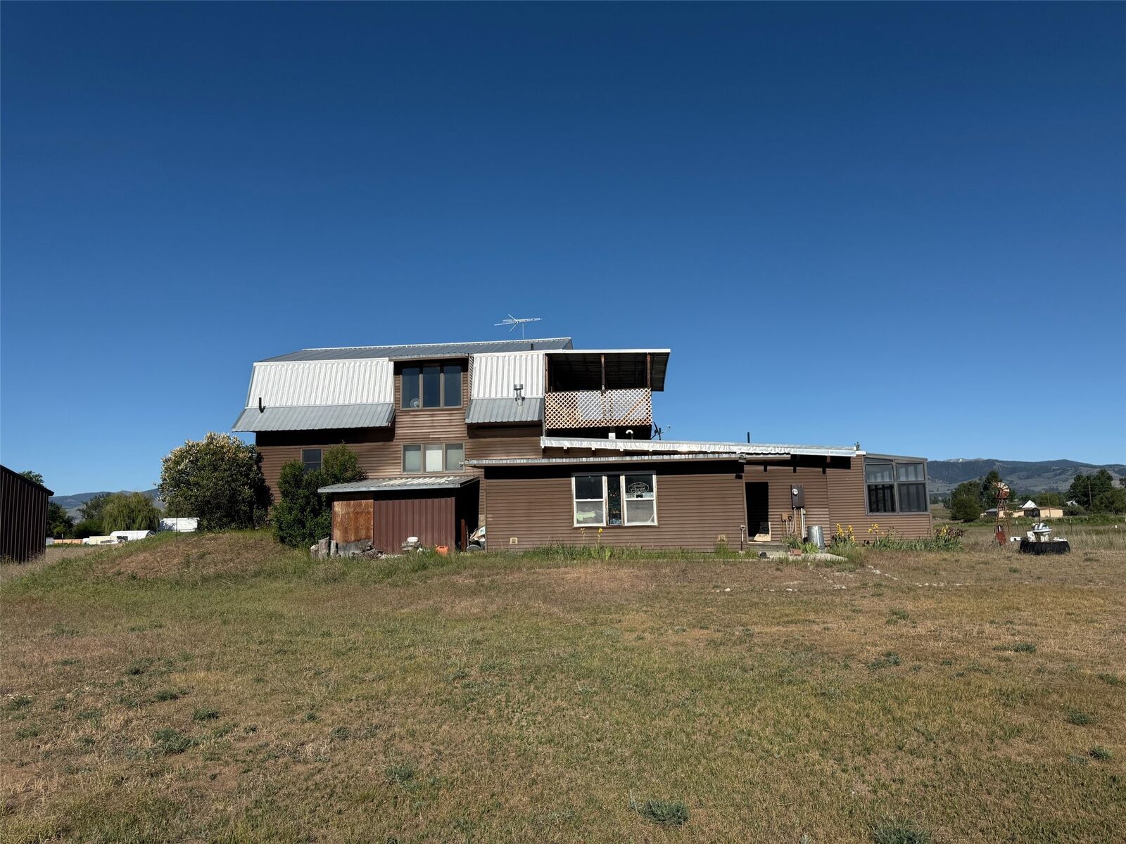 Property Photo: 506 Old Corvallis Road MT 59840