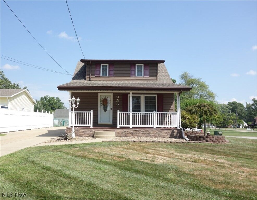 Property Photo: 955 Center Road OH 44216