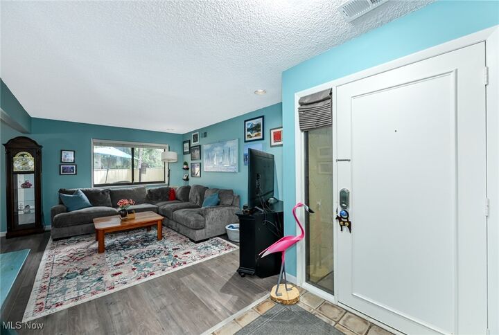 Property Photo:  1094 Hampton Ridge Drive  OH 44313 