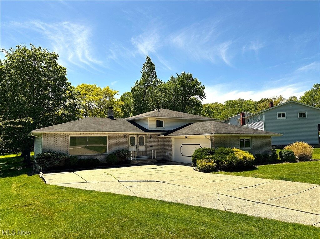 Property Photo: 2600 Greenlawn Drive OH 44131