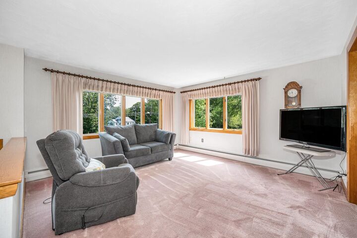 Property Photo:  28 Ledge Road  NH 03076 