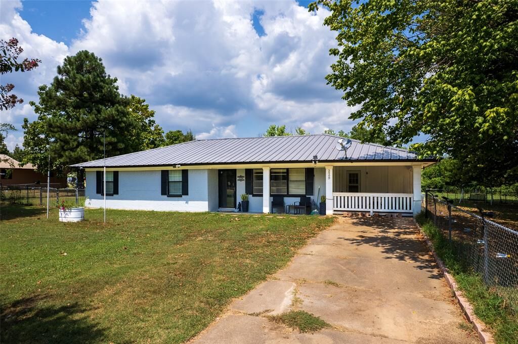 Property Photo:  229 County Road 44080  TX 75473 