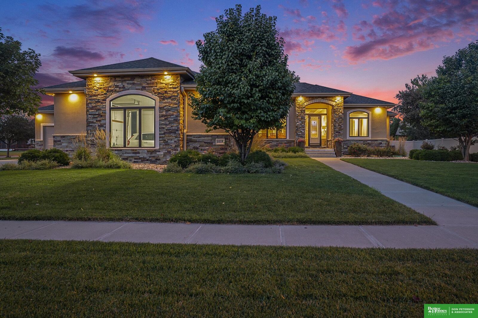 Property Photo: 1424 Woodlawn Drive NE 68025