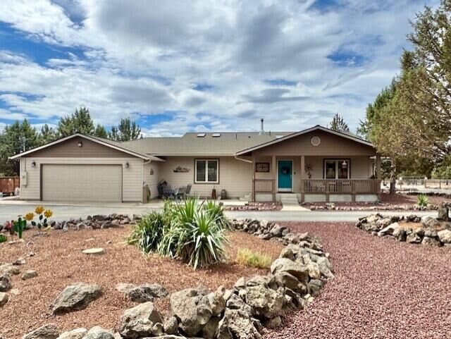 Property Photo: 11738 SW Peninsula Drive OR 97760