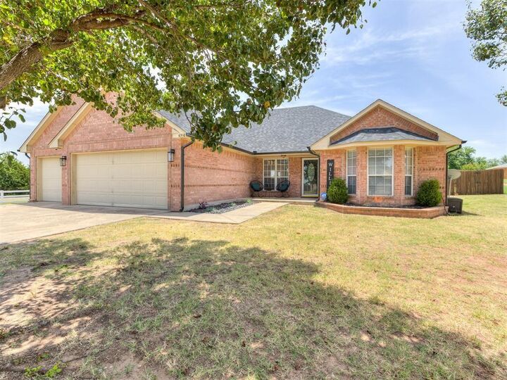 Property Photo: 6910 Rolling Meadows OK 73089