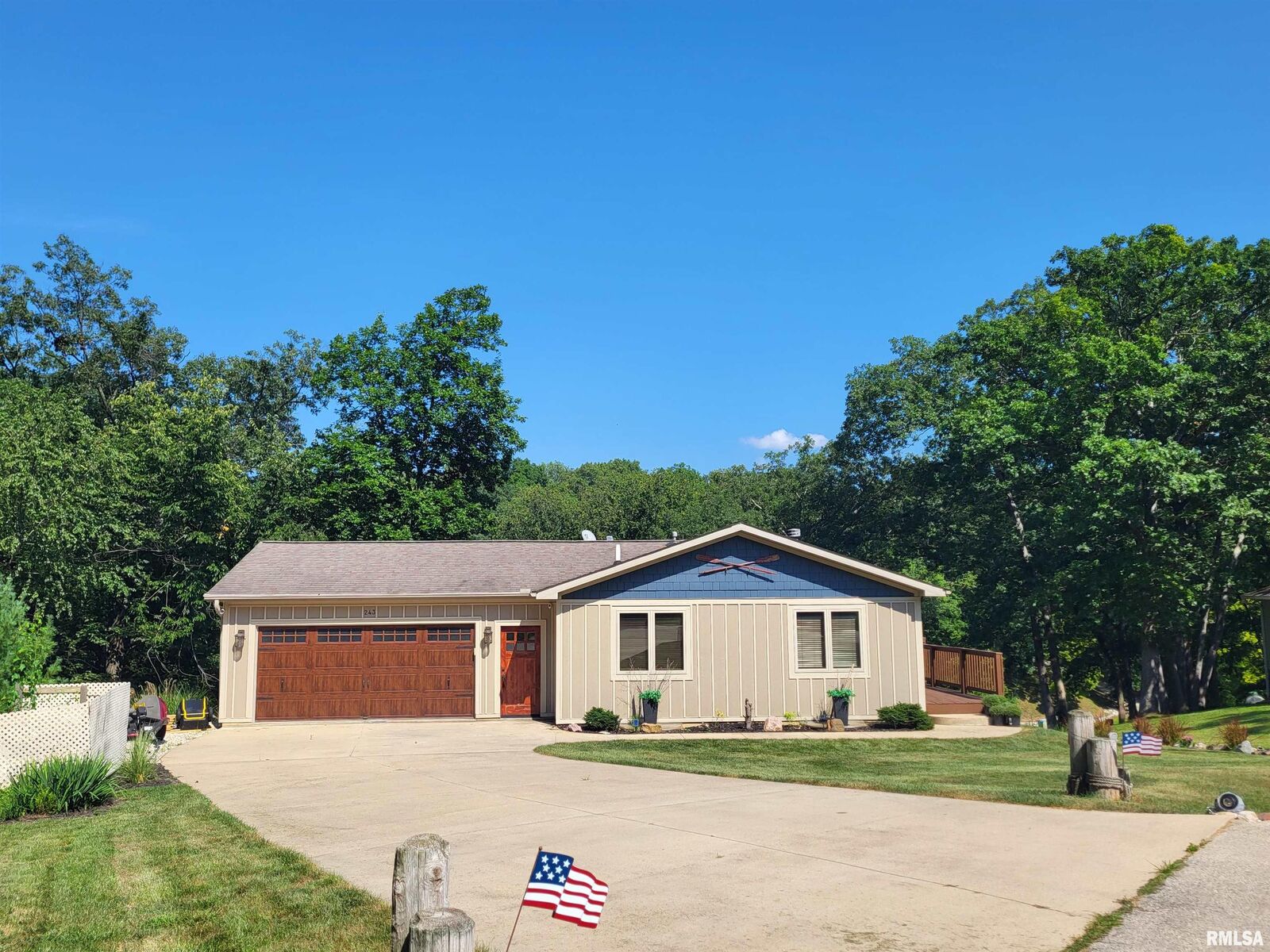 Property Photo:  243 Green Leaf Court  IL 61428 