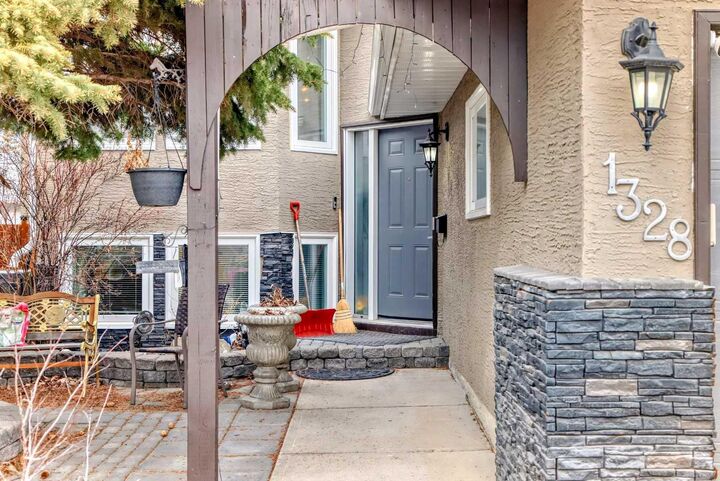 Property Photo: 1328 Meadowbrook Drive SE AB T4A 2A3