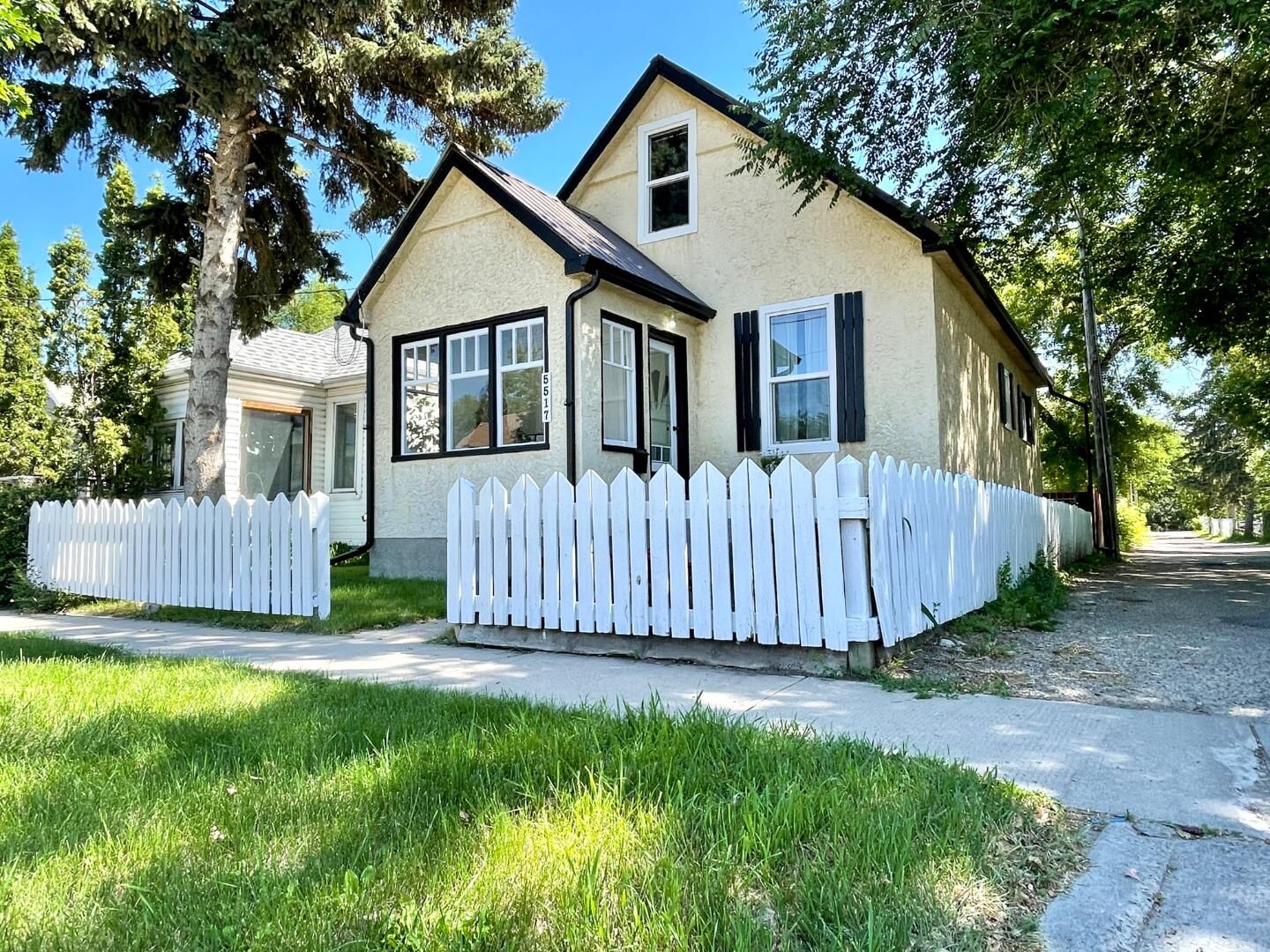 Property Photo:  5517 47A Avenue  AB T4N 3R4 