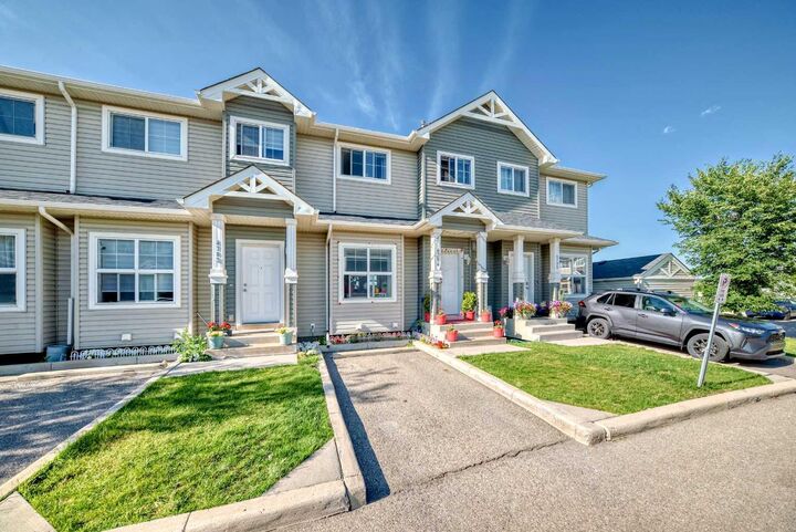 Property Photo:  111 Tarawood Lane NE 4704  AB T3J 4S9 