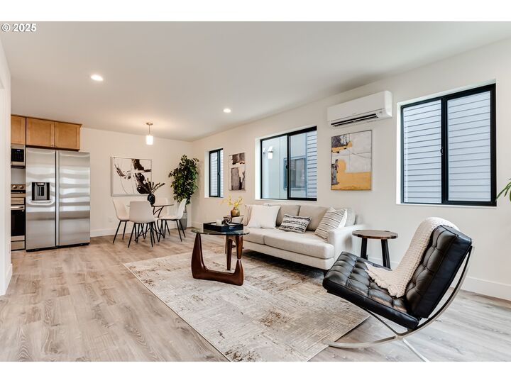 Property Photo:  9 Monroe B  OR 97402 