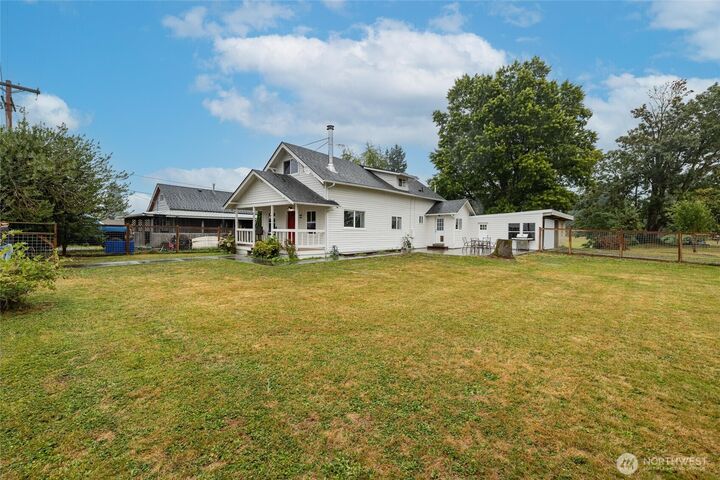 Property Photo: 812 Sumas Avenue WA 98295