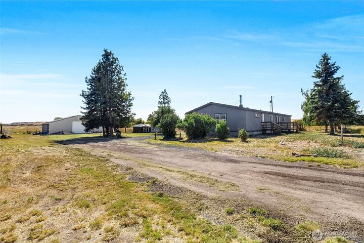 Property Photo: 749 NE North Ave WA 99185