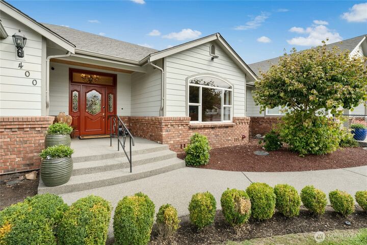 Property Photo: 400 Cessna Court E WA 98328