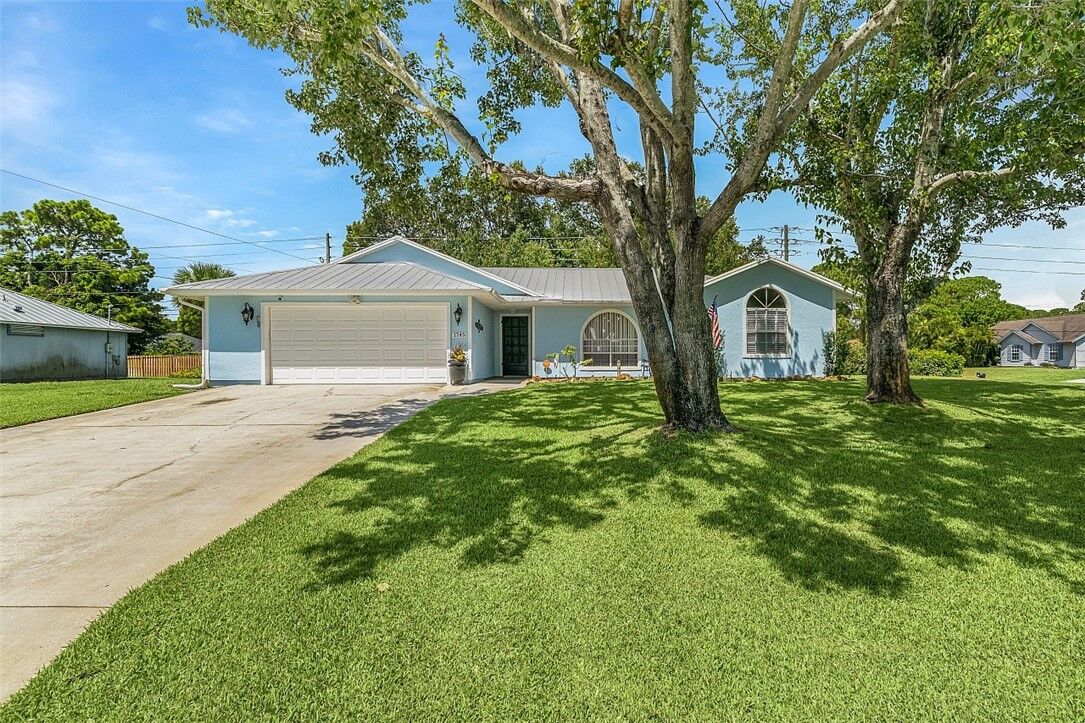 Property Photo: 1745 17th Avenue SW FL 32962