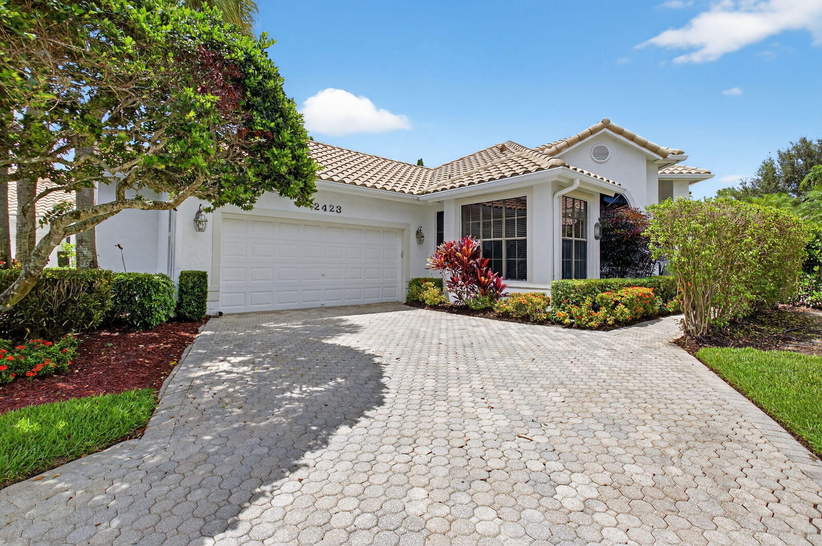 Property Photo:  2423 NW 63rd Street  FL 33496 