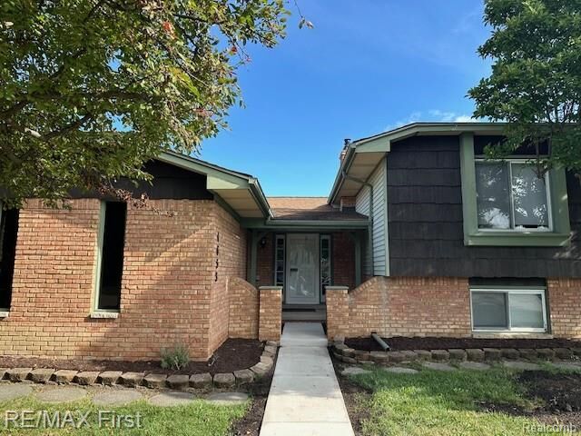 Property Photo: 4653 Lucerne Drive MI 48310