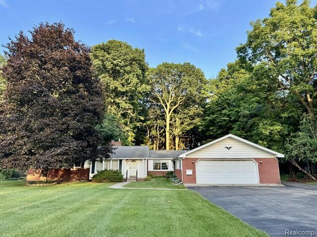 24900 Westmoreland Drive  Farmington MI 48336 photo