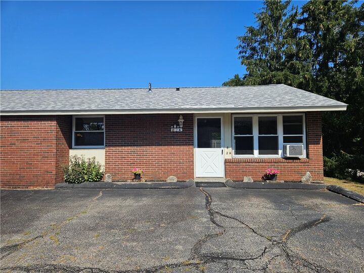 Property Photo:  40 Kingsland Court 2A  RI 02813 