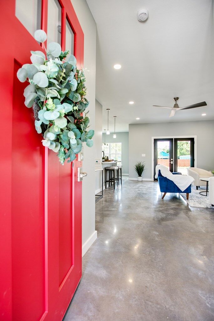 Property Photo: 17 W 20th St TX 76903