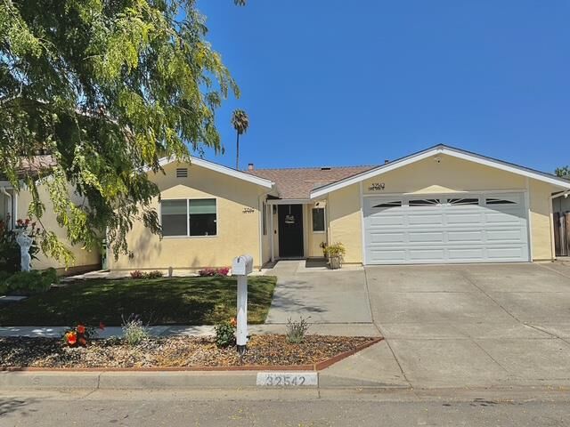 Property Photo: 32542 Lake Tana Street CA 94555