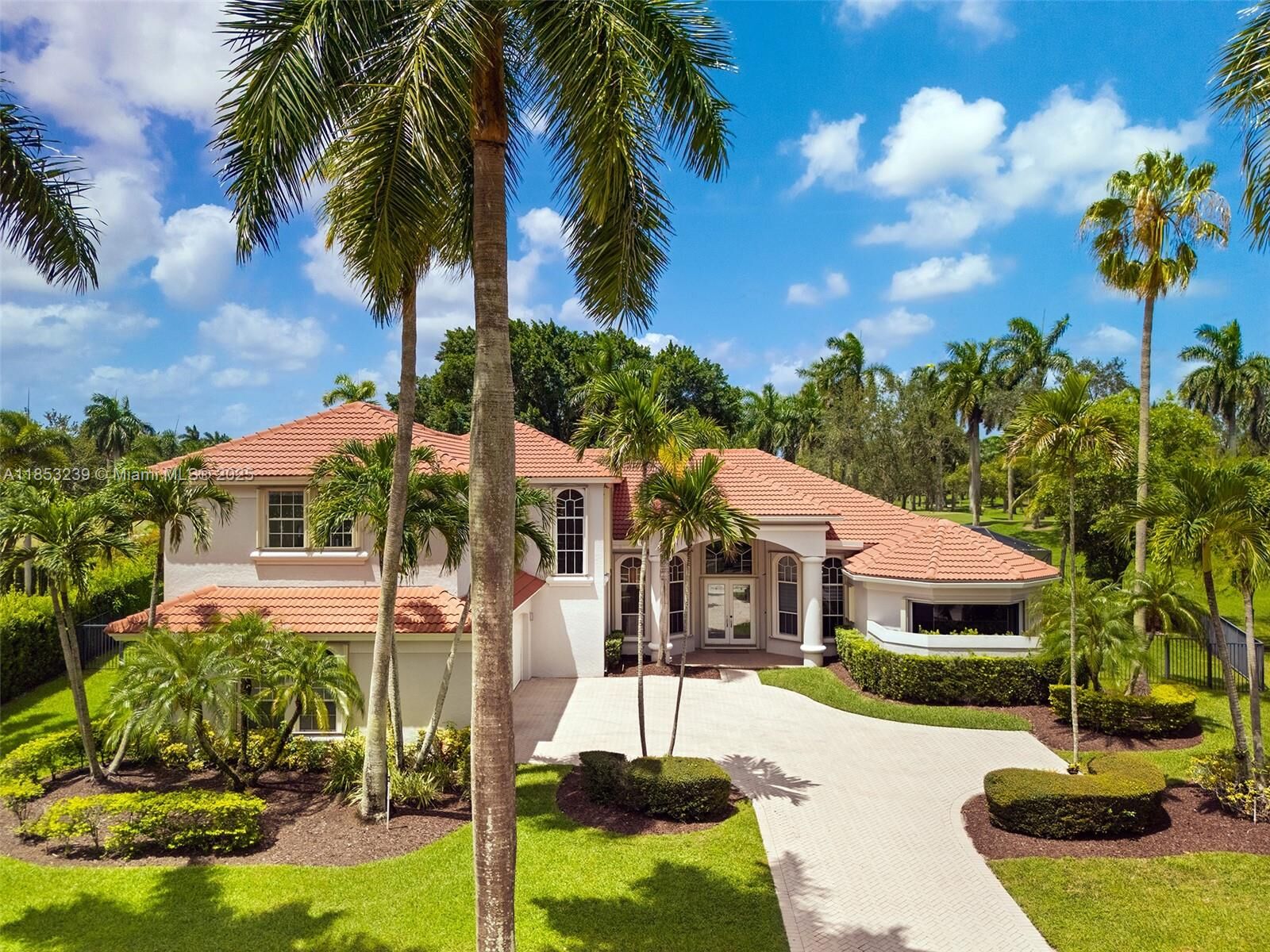 Property Photo: 2438 Poinciana Ct FL 33327