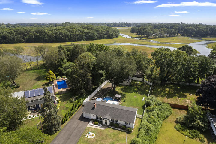 Property Photo:  18 Ruth Drive  CT 06475 