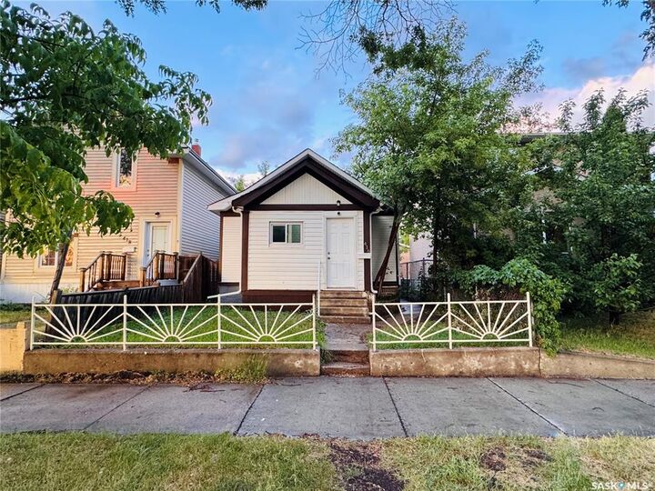416 J Avenue N  Saskatoon SK S7L 2K3 photo