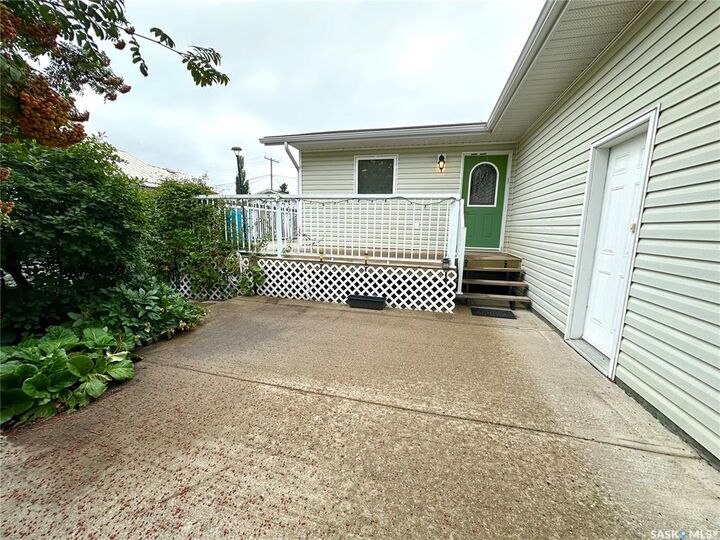 Property Photo:  220 3rd Street E  SK S0J 2M0 