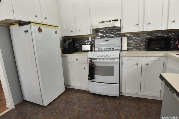 Property Photo: 415 8th Avenue W SK S0E 1E0