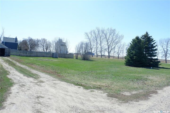 Property Photo: 110 Railway Avenue E SK S0H 1L0
