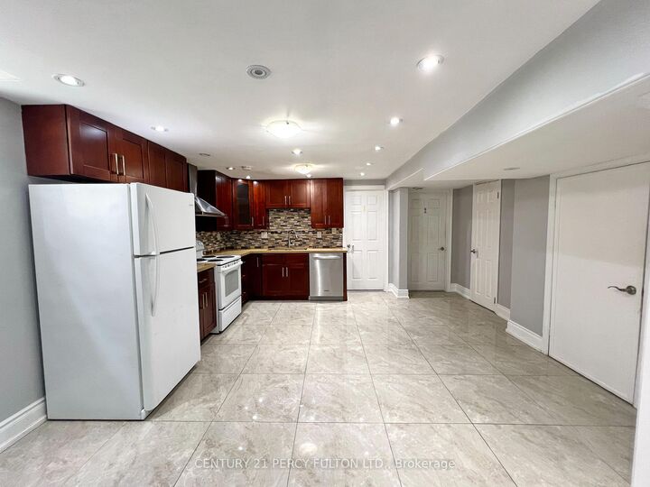 Photo de la propriété: 117 Chloe Crescent Bsmt ON L3S 2J2