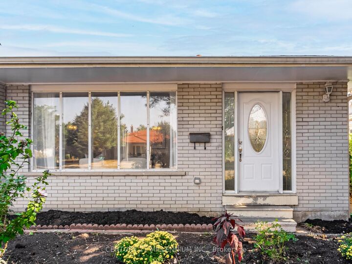 Photo de la propriété: 986 McBride Avenue ON L5C 1L6
