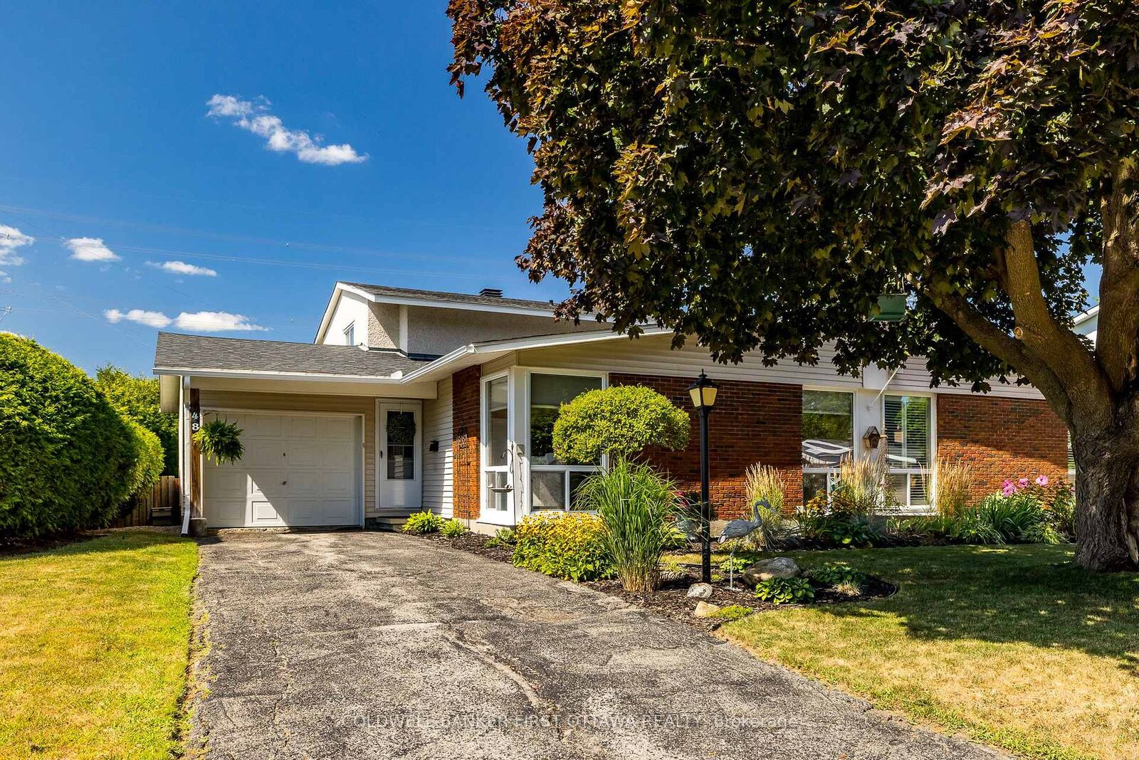Photo de la propriété: 48 Downsview Crescent ON K2G 0A5