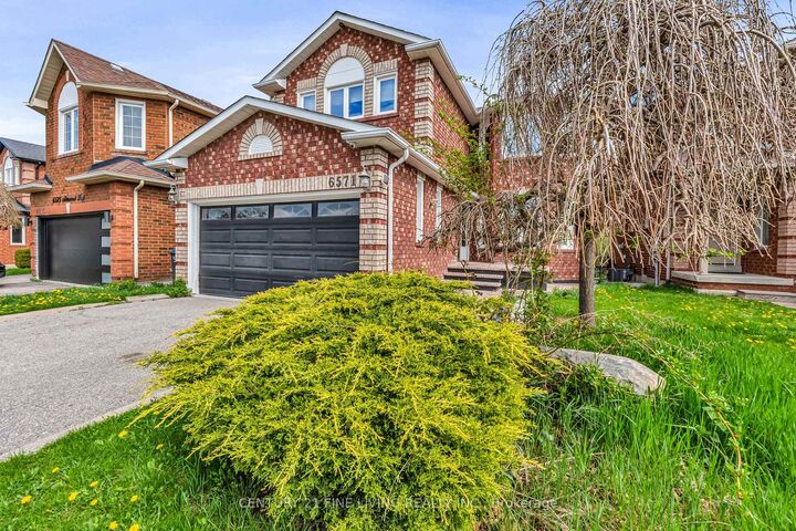 Property Photo:  6571 Alderwood Trail  ON L5N 6W3 