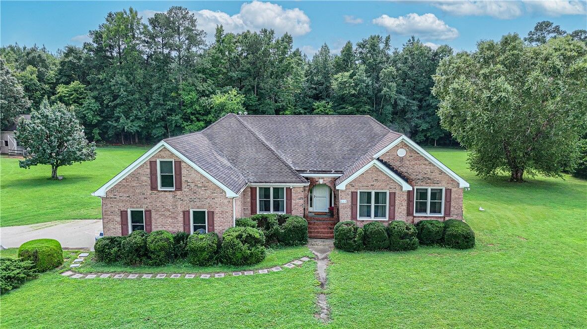 Property Photo: 212 Rountree Crescent VA 23434