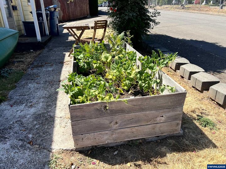 Property Photo:  210 Hoyt St S  OR 97302 